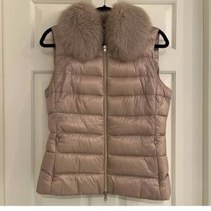 Beautiful down vest with fox fur collar almost new